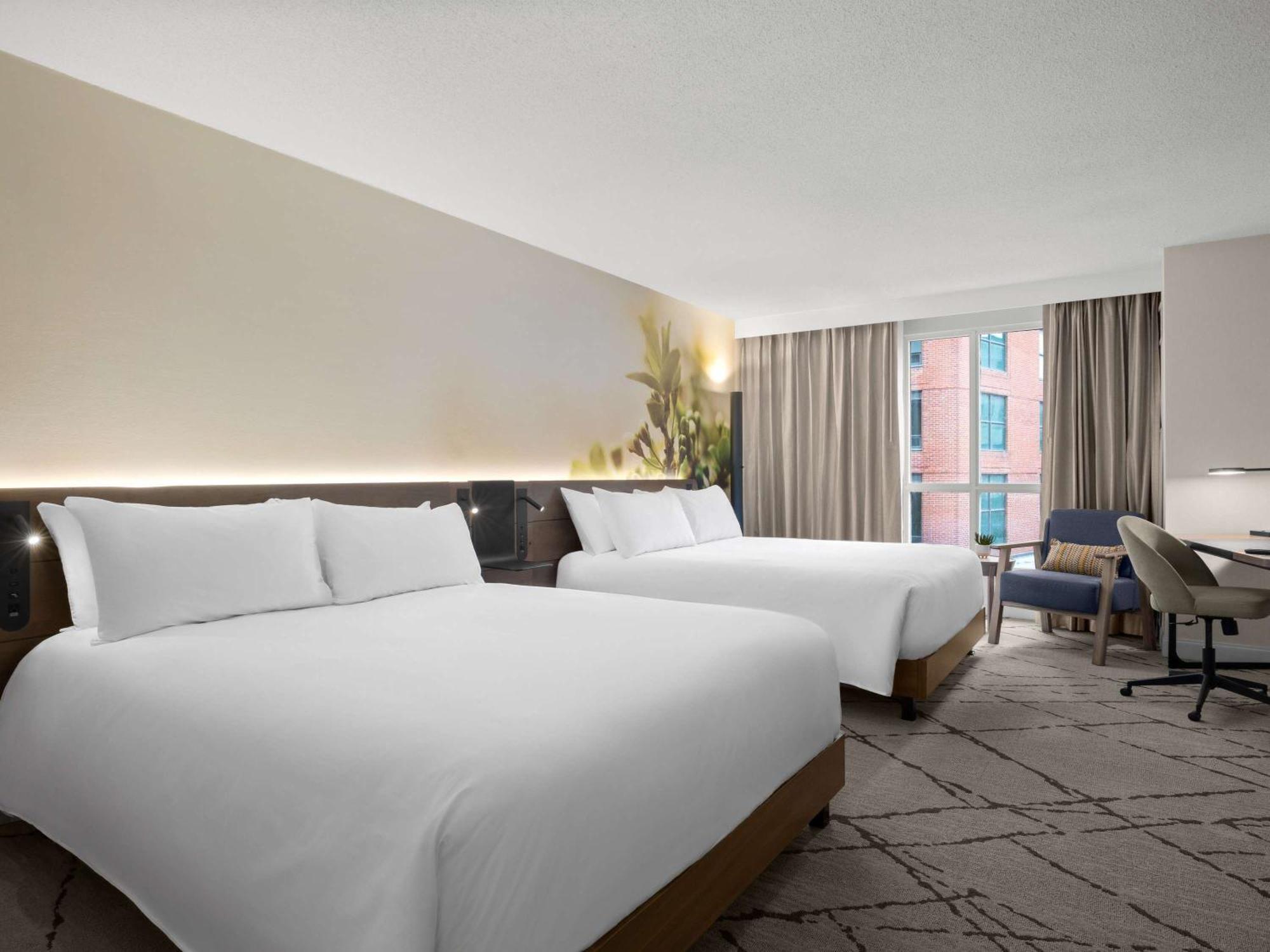 Hotel The Novotel Centre 4*