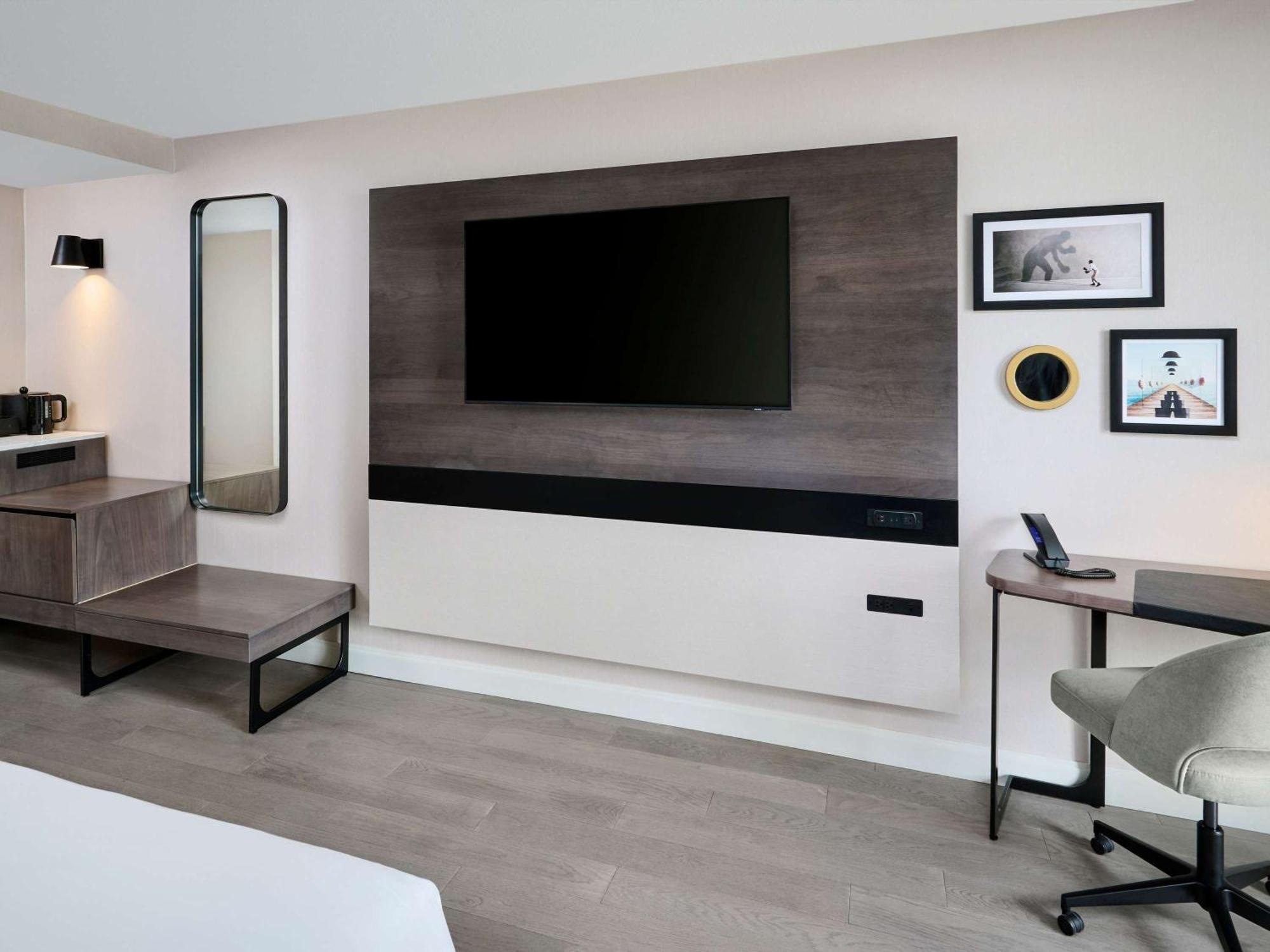 The Novotel Centre 4*