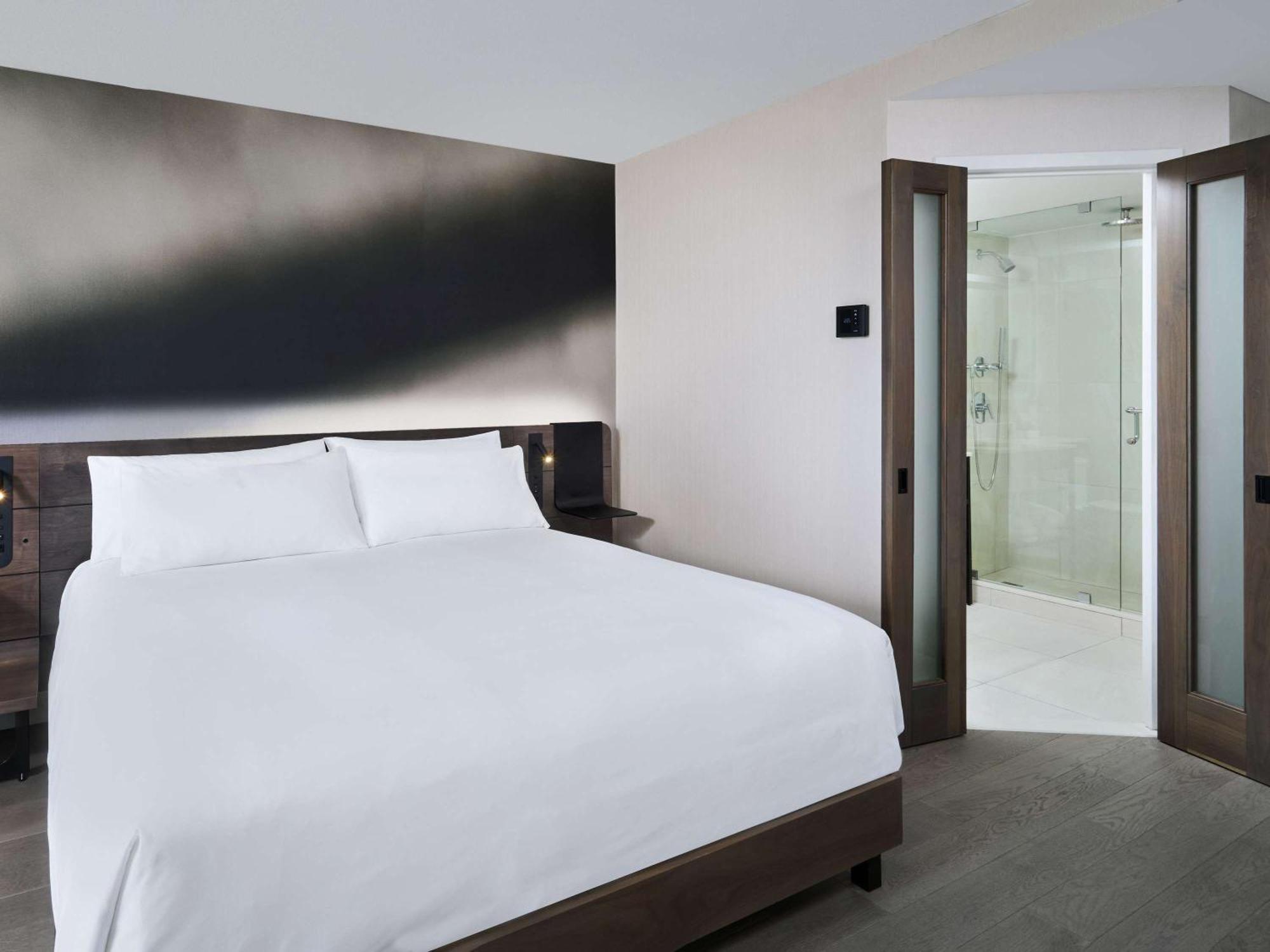 The Novotel Centre 4*