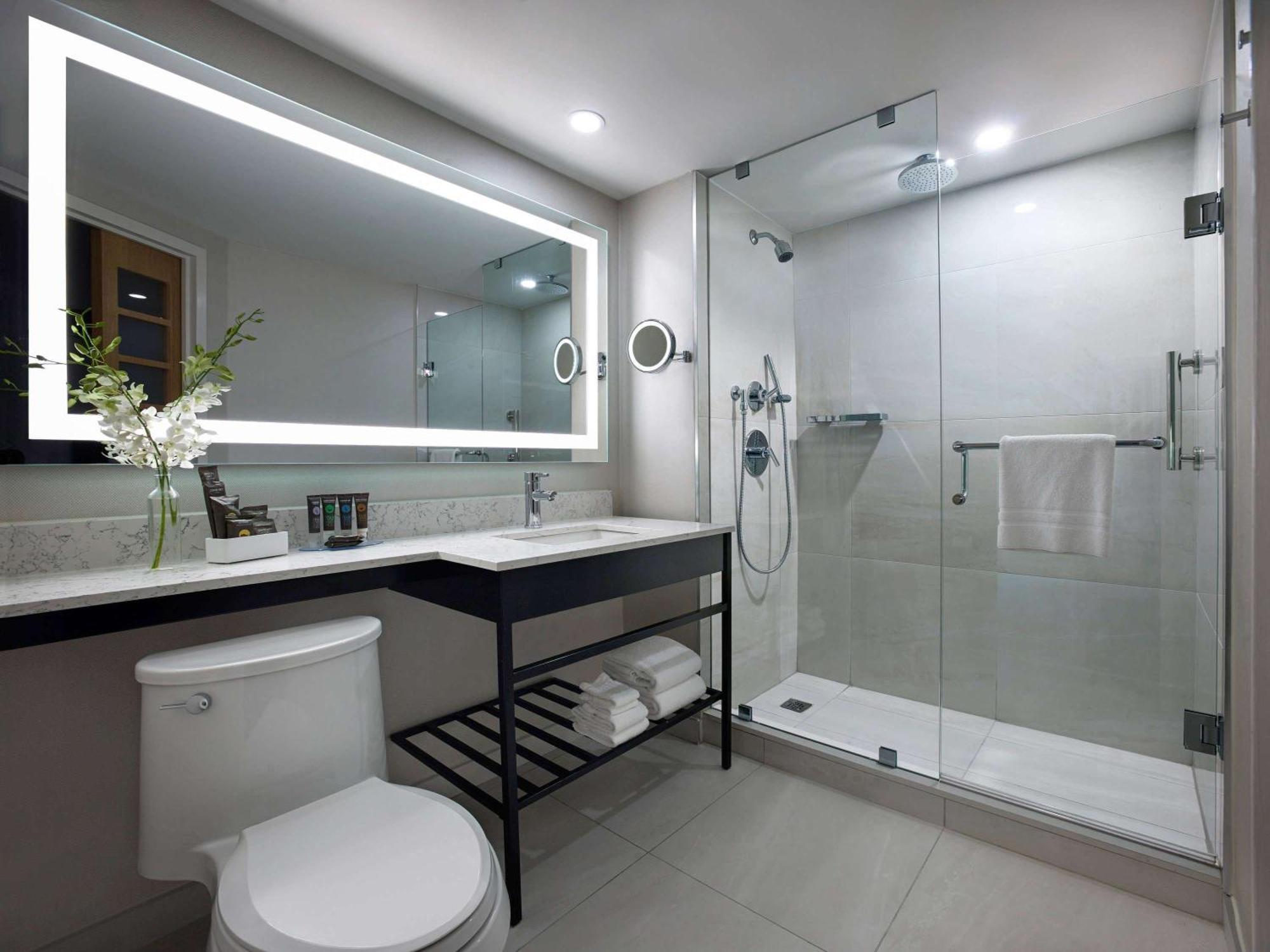 Hotel The Novotel Centre 4*