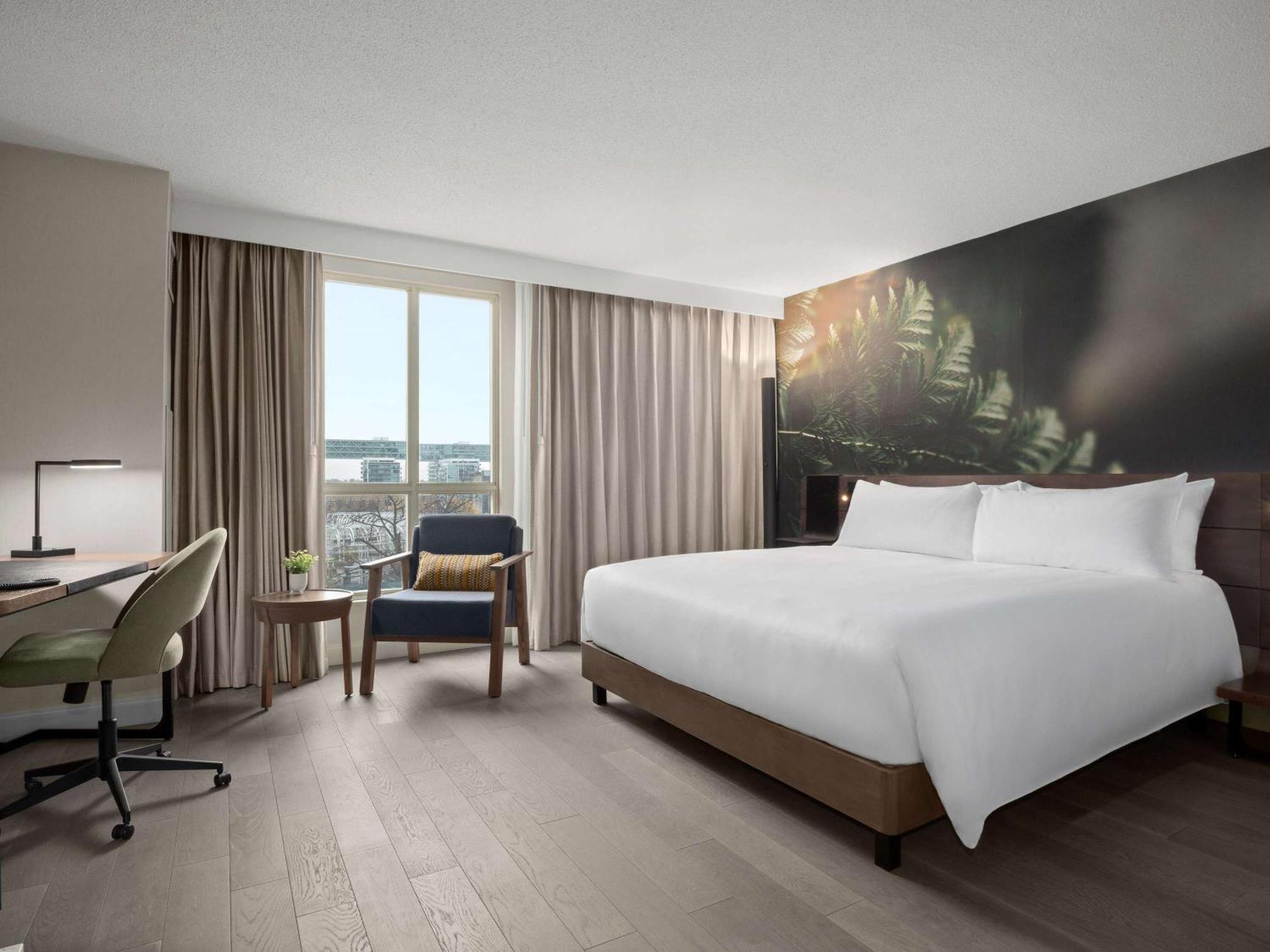 The Novotel Centre 4*