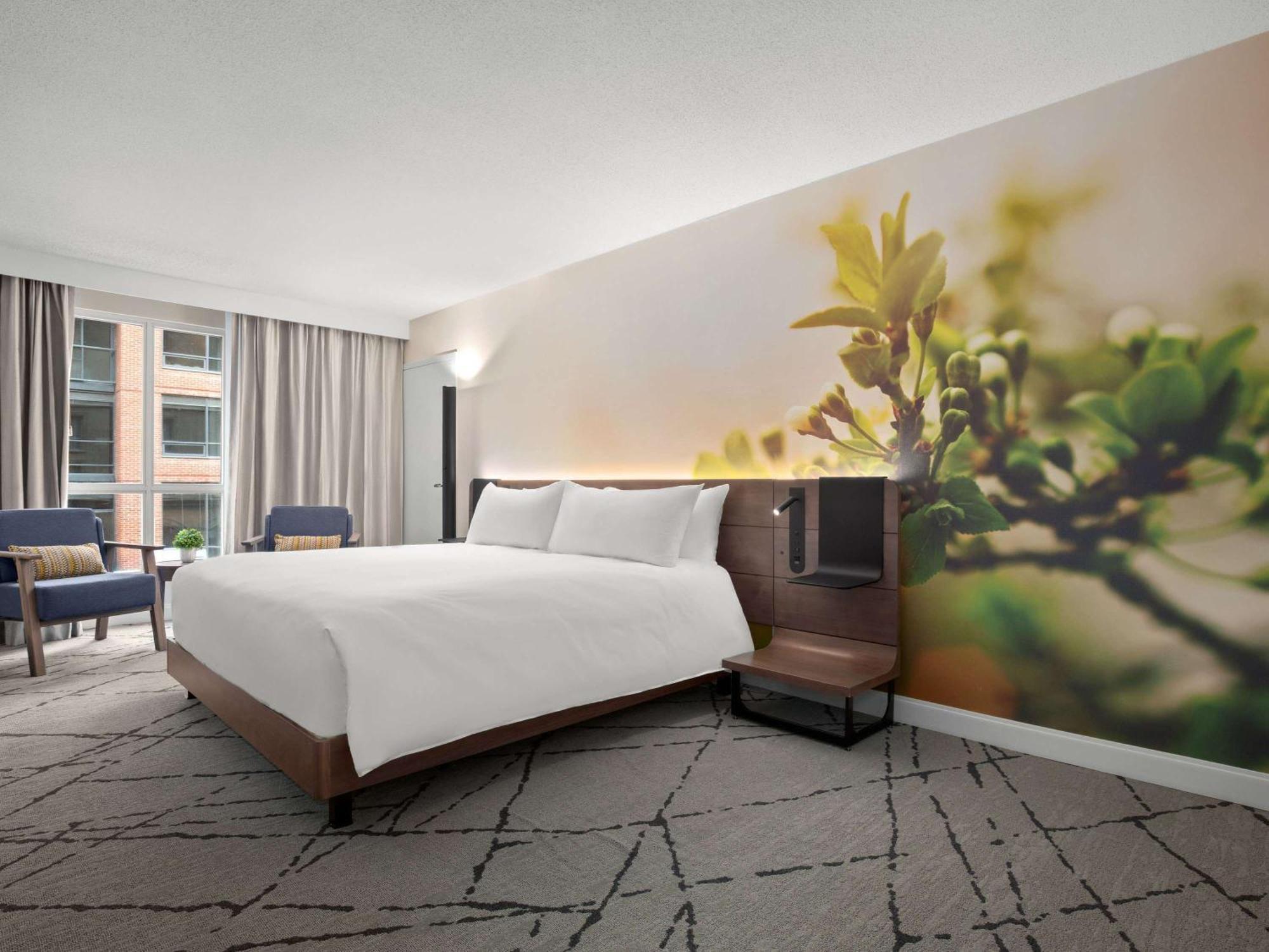 The Novotel Centre 4*