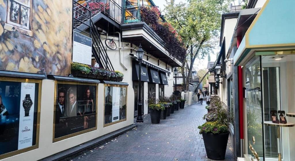 Yorkville Plaza Express Apartment *