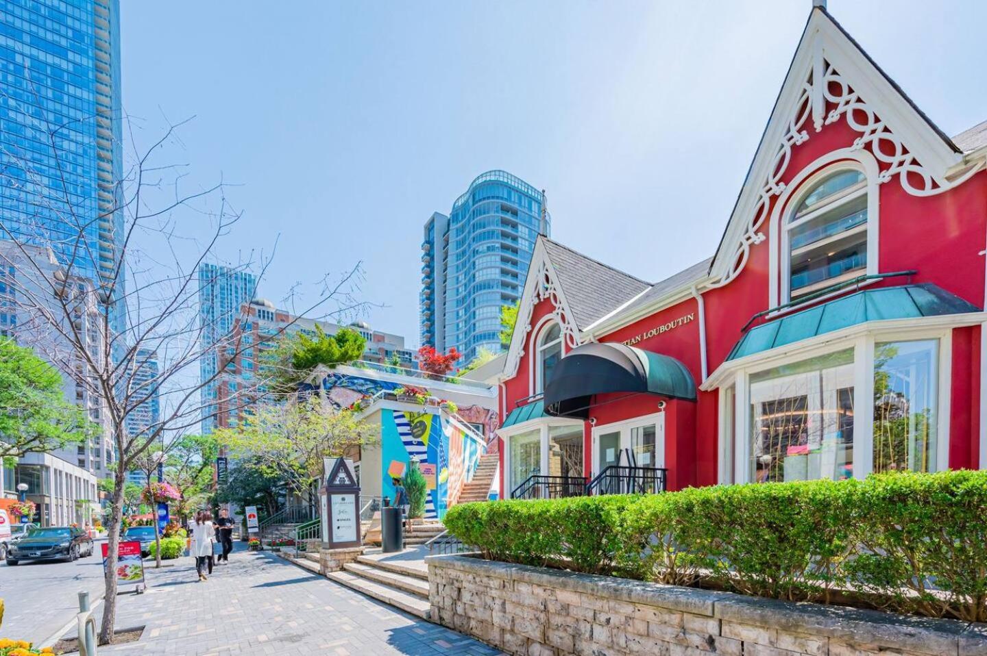 Yorkville Plaza Express Apartment Toronto