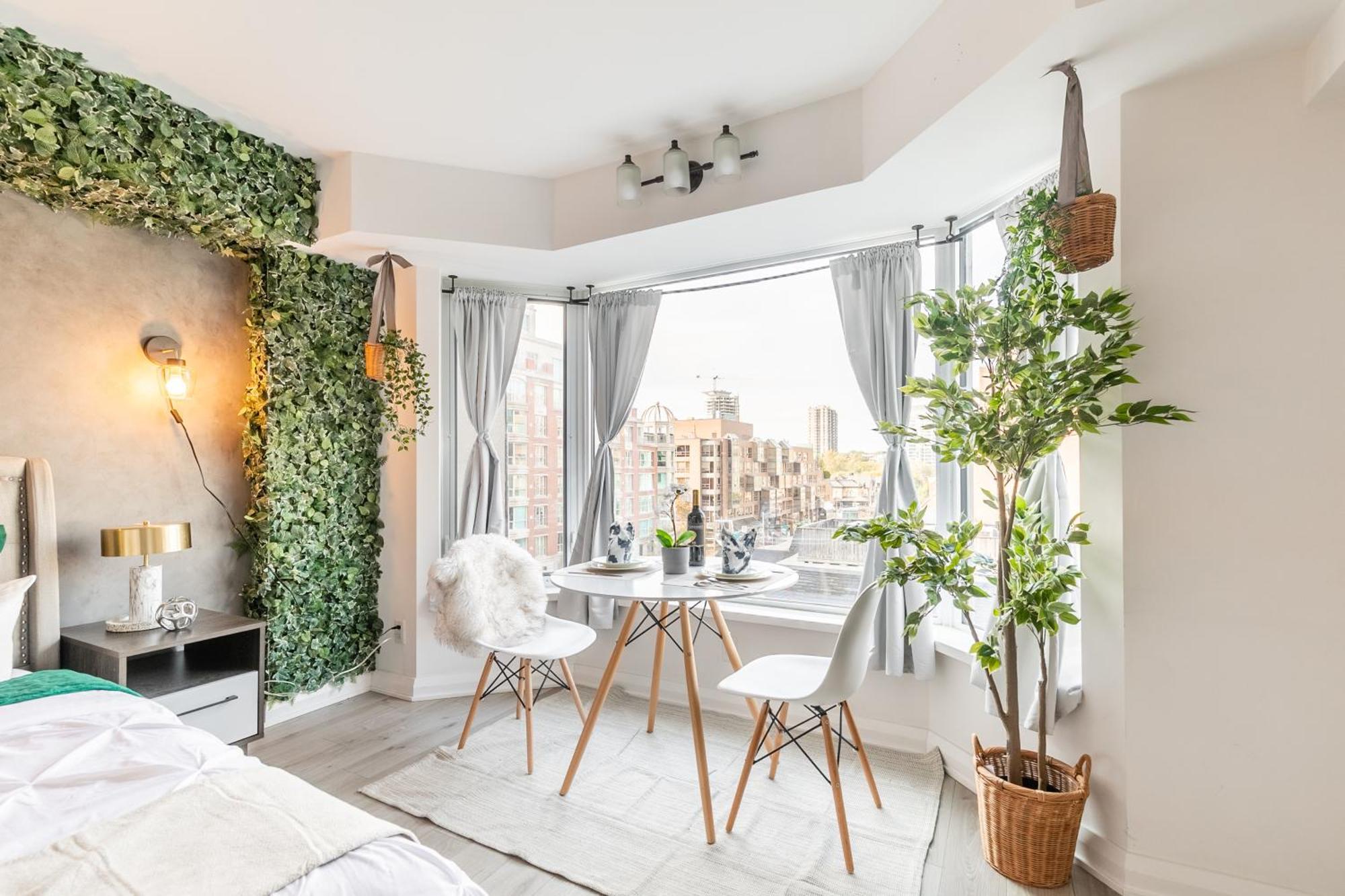Yorkville Plaza Express Apartment