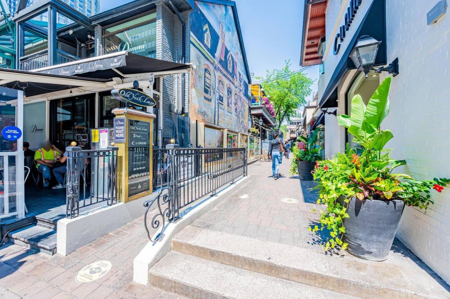 Yorkville Plaza Express