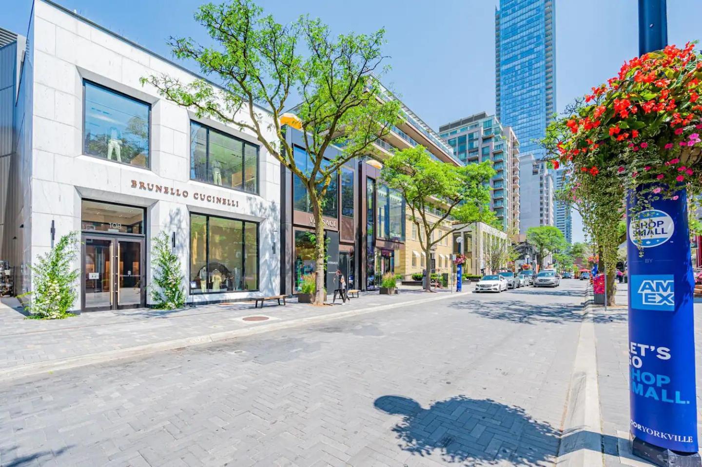 Yorkville Plaza Express Apartment *