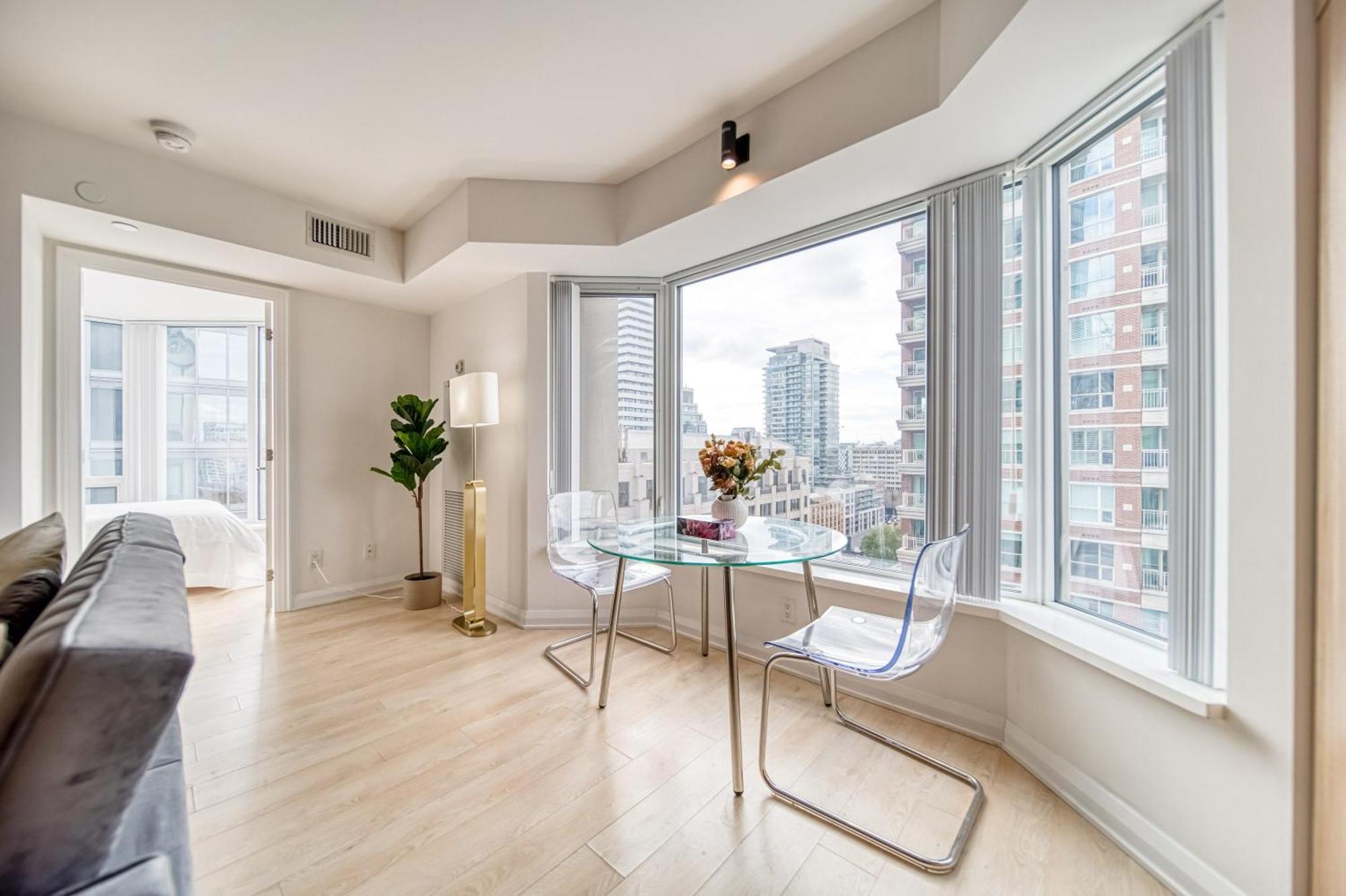 Yorkville Plaza Express Apartment