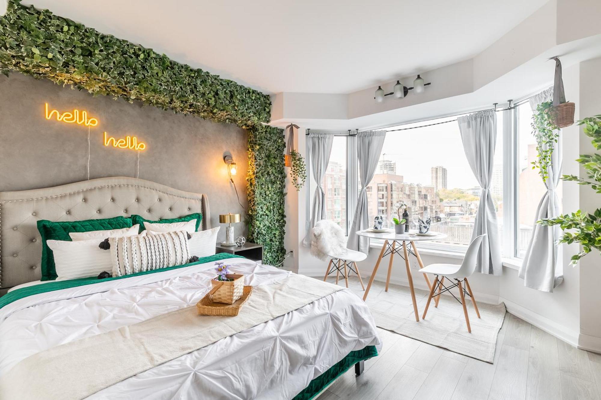 Yorkville Plaza Express Apartment Toronto