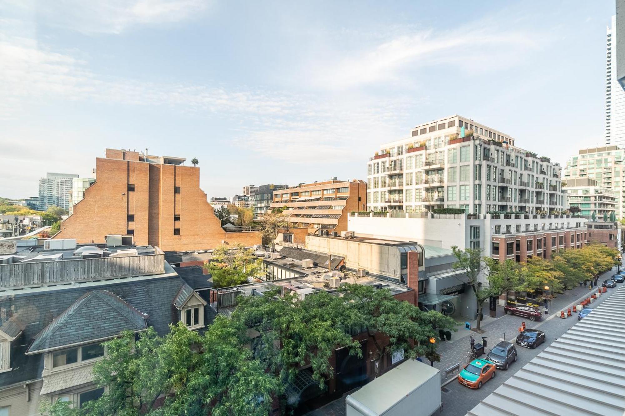 Yorkville Plaza Express