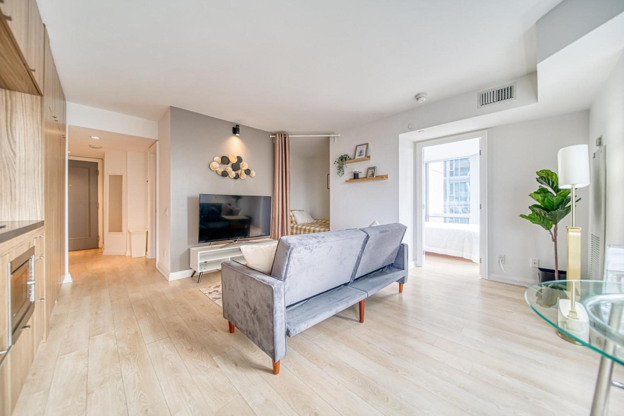 Yorkville Plaza Express Apartment
