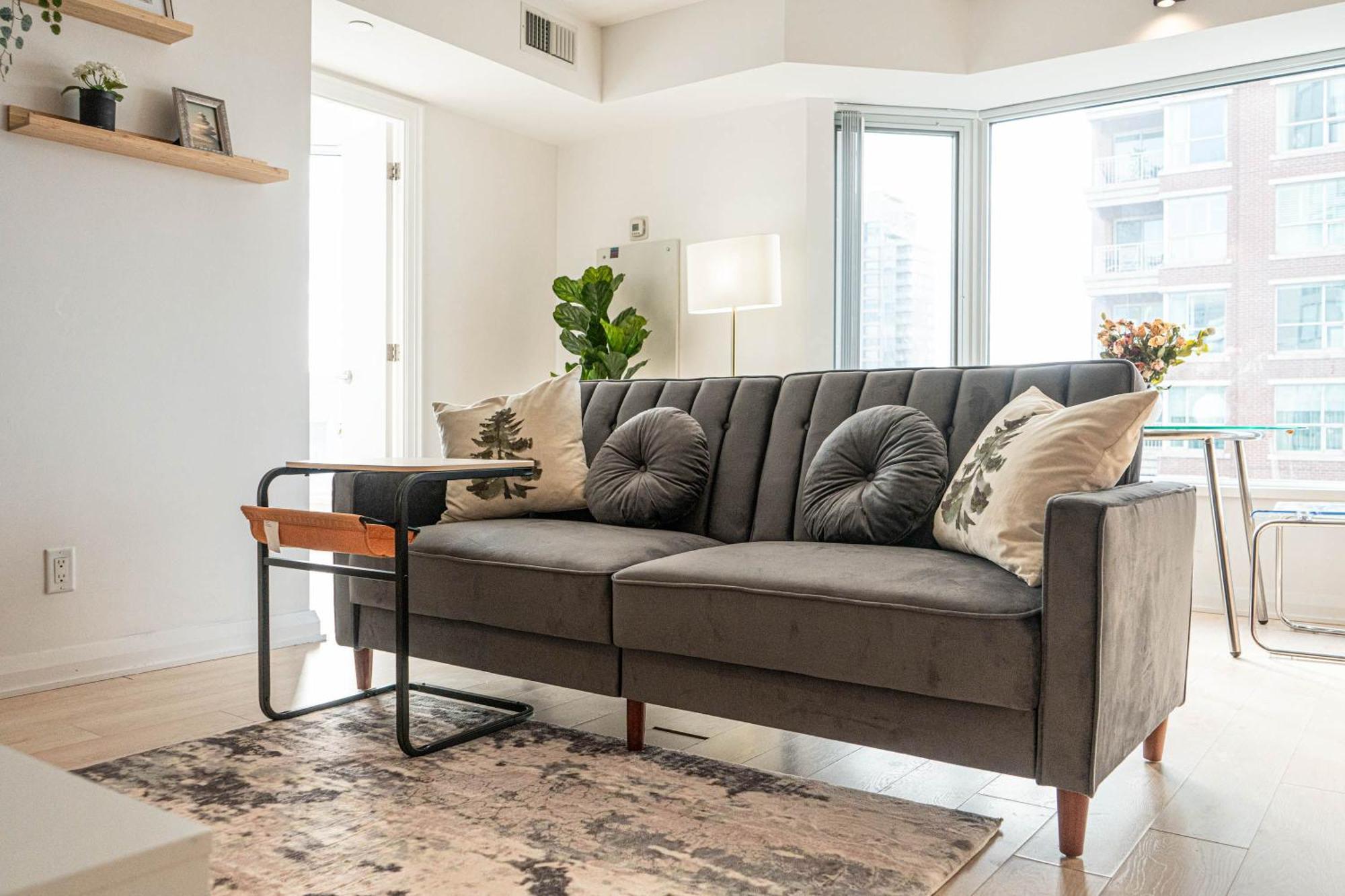 Yorkville Plaza Express Apartment