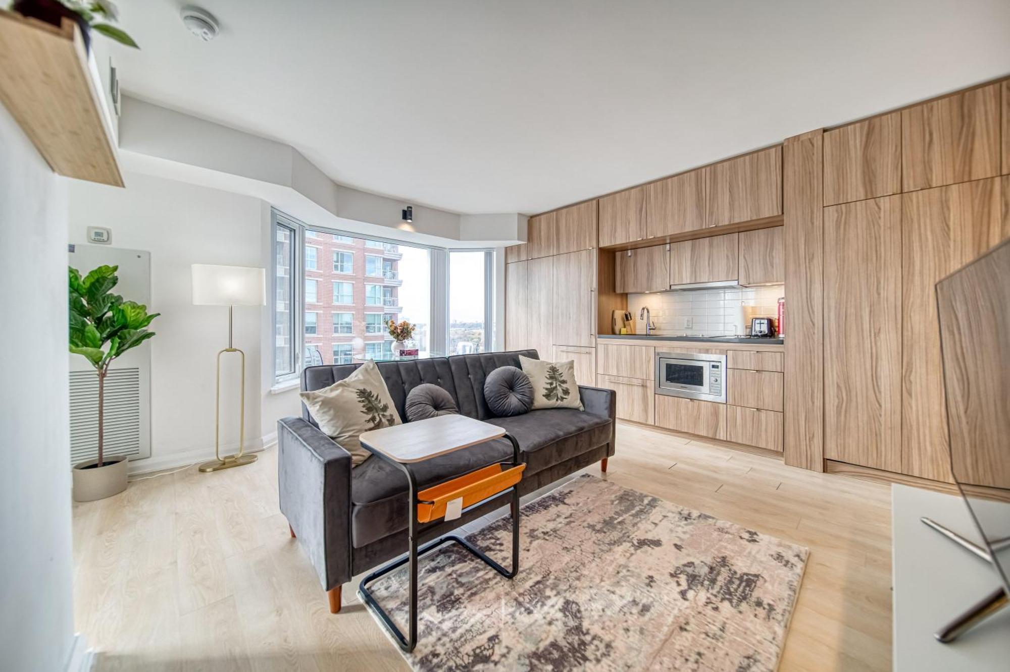 Yorkville Plaza Express Apartment *