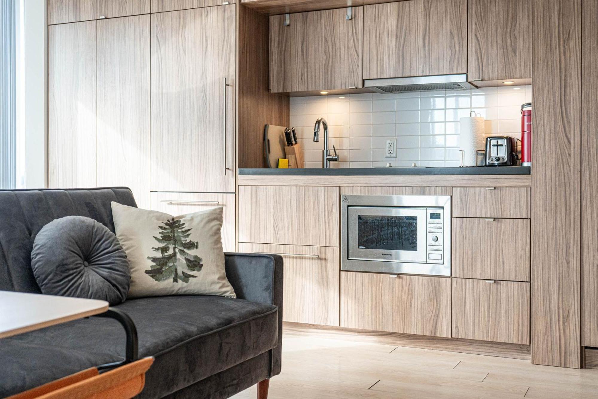 Yorkville Plaza Express Apartment Toronto
