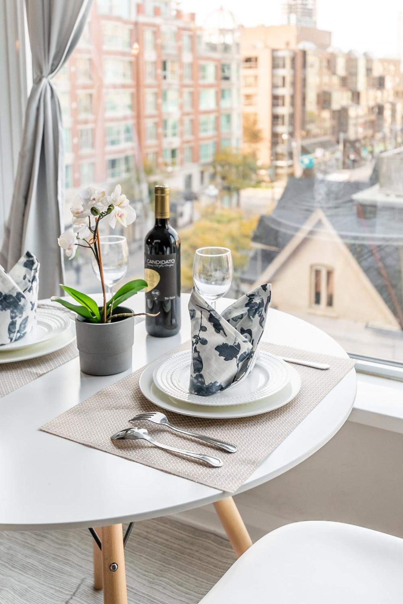 Yorkville Plaza Express Apartment