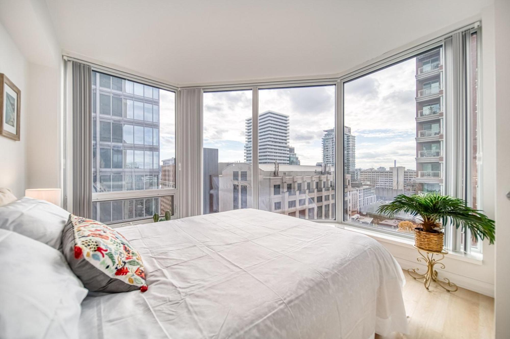 Yorkville Plaza Express Apartment Toronto