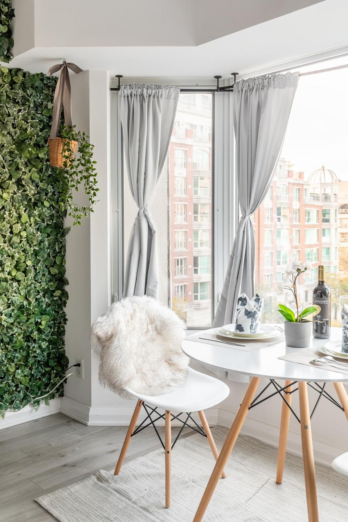 Yorkville Plaza Express Apartment