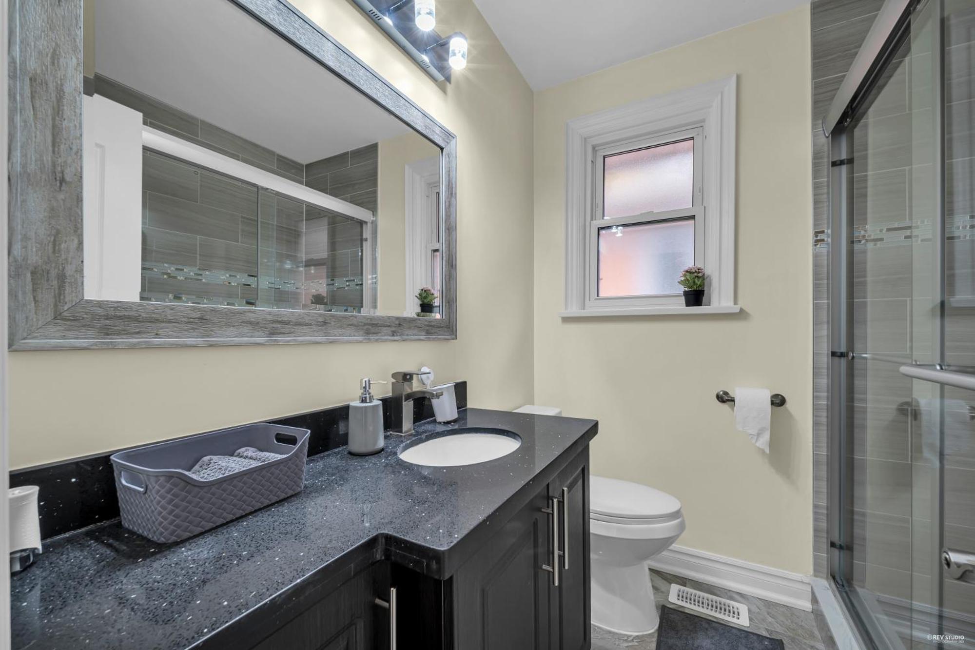 Luxury Renovated House In Prime Location With Parking Apartment Toronto