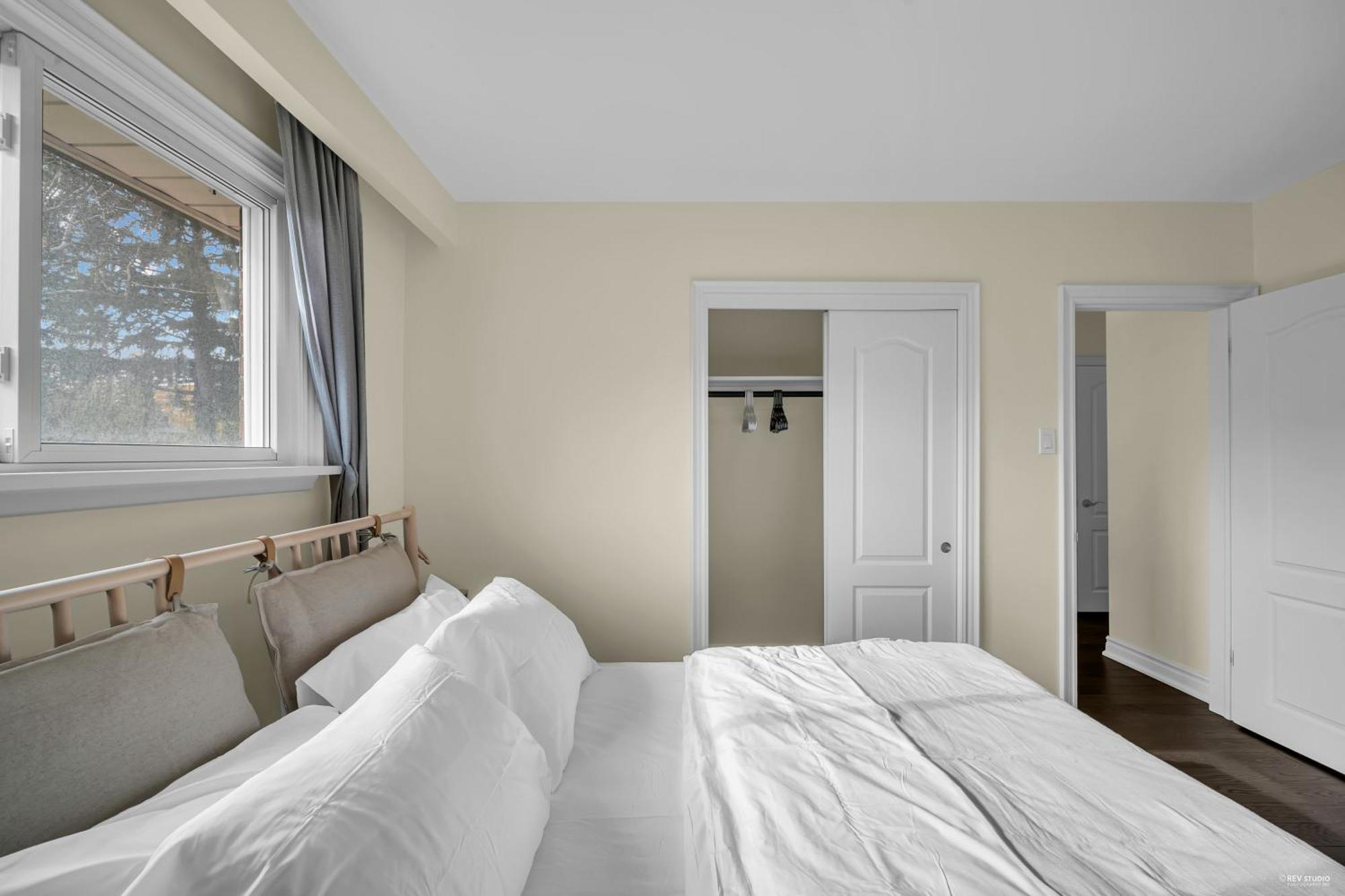 Apartment Luxury Renovated House In Prime Location With Parking Toronto