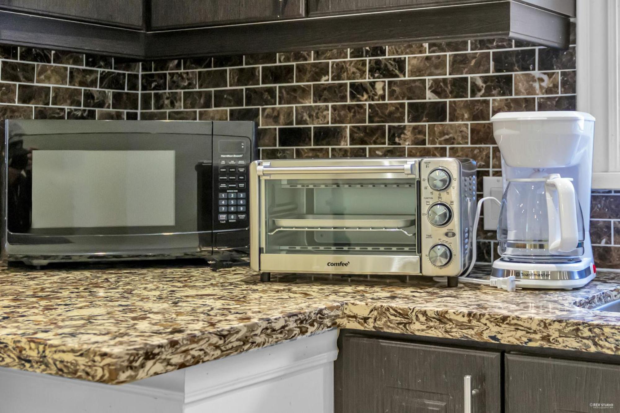 Luxury Renovated House In Prime Location With Parking Apartment *