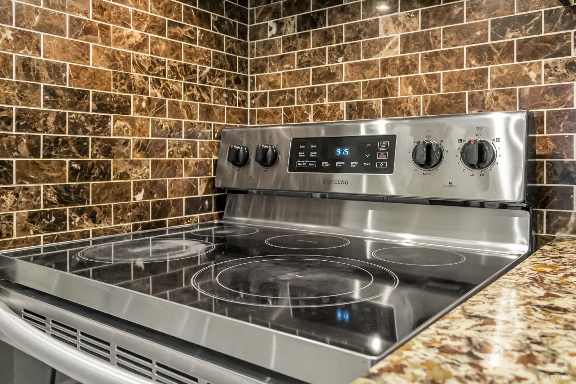 Apartment Luxury Renovated House In Prime Location With Parking Toronto