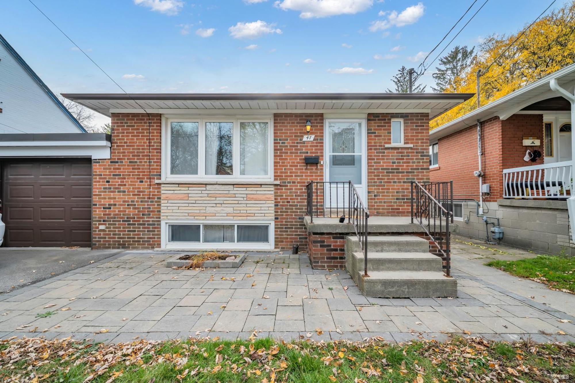 Luxury Renovated House In Prime Location With Parking *