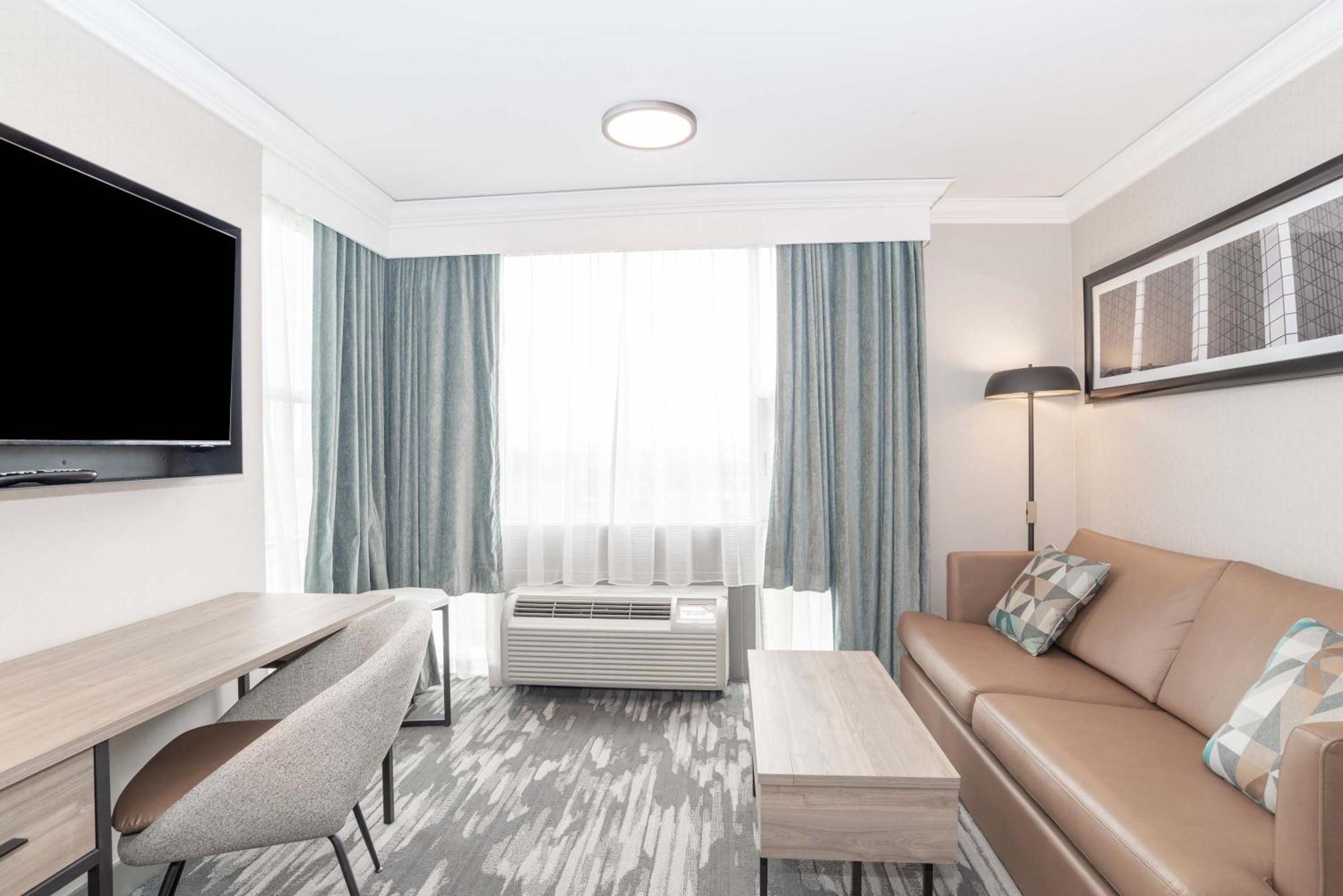 Sandman Signature Airport 4* Toronto