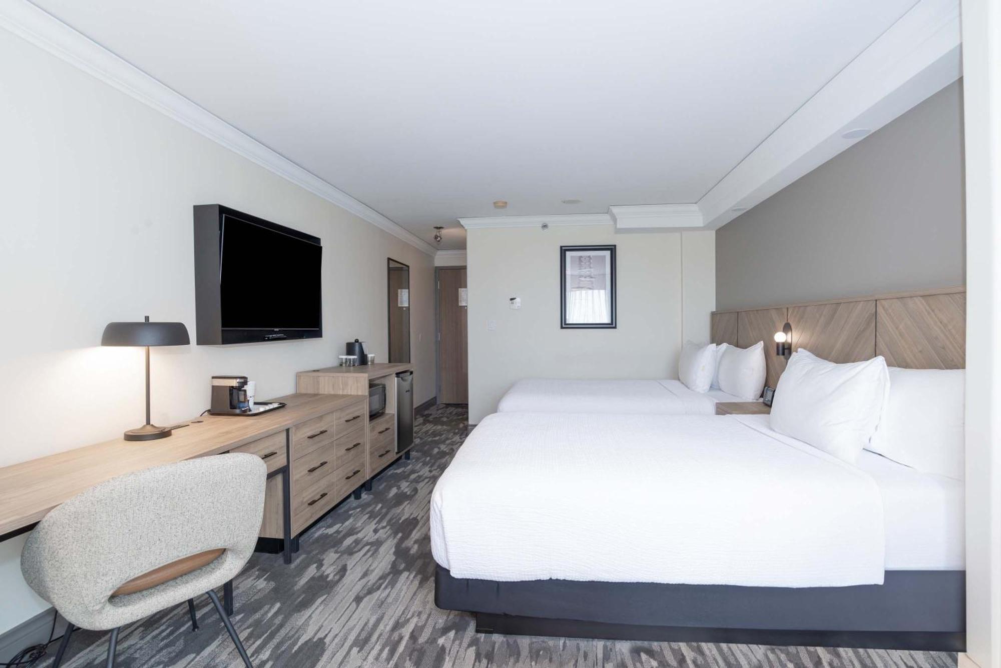 Sandman Signature Airport Hotel Toronto