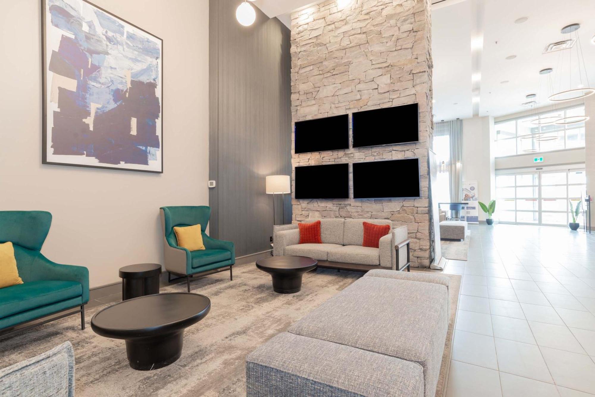 Sandman Signature Airport Hotel