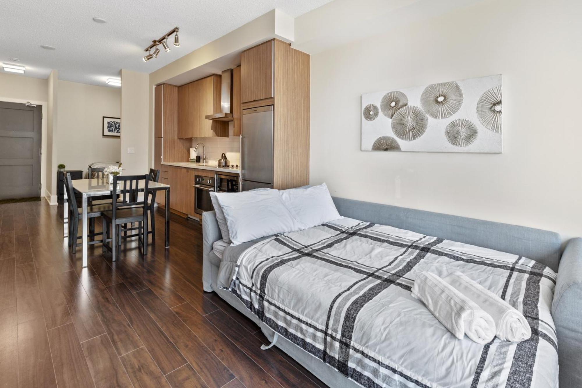 Cn Tower View 2 Bedroom *