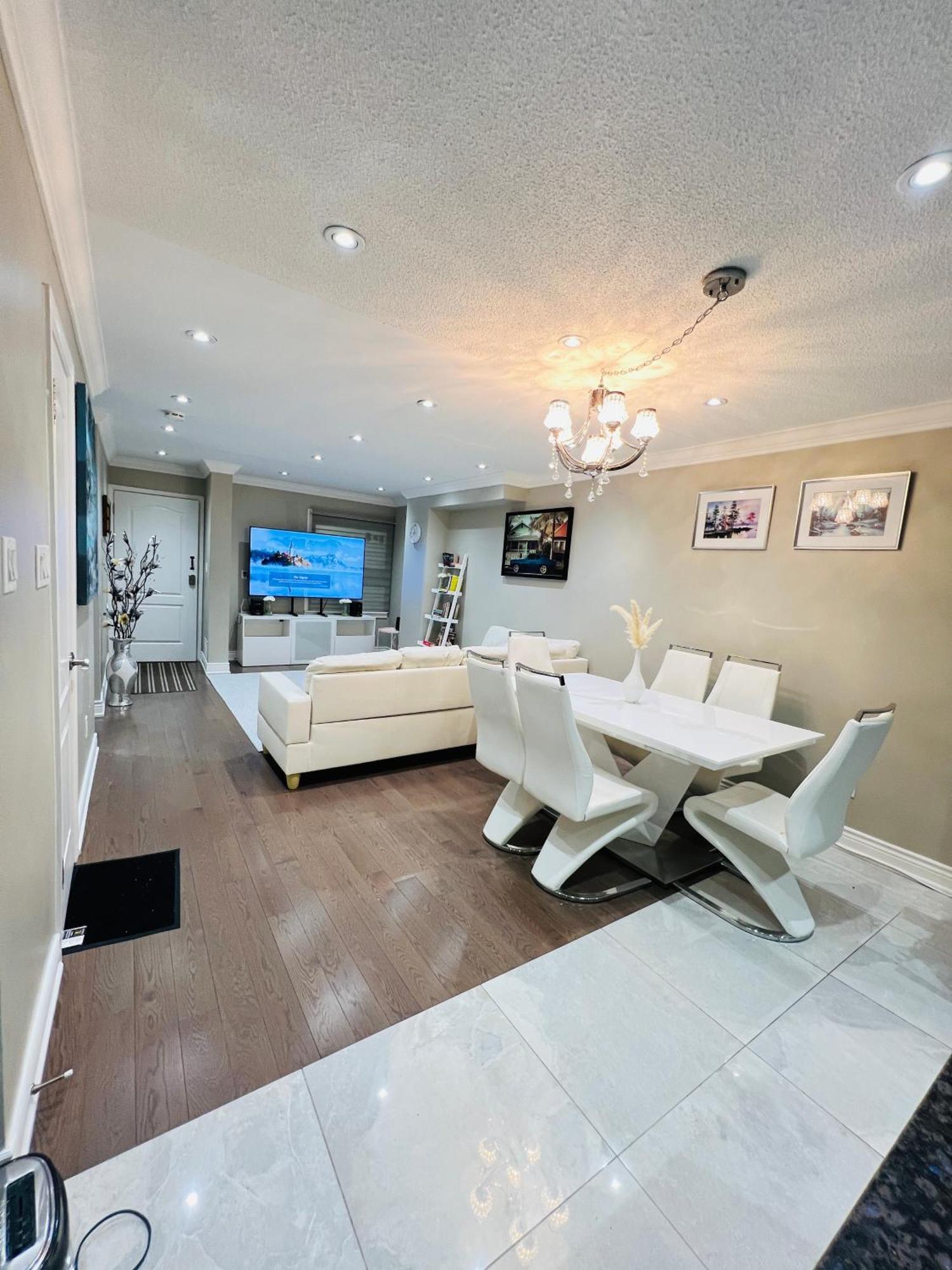 Luxurious House Near Downtown Villa Toronto