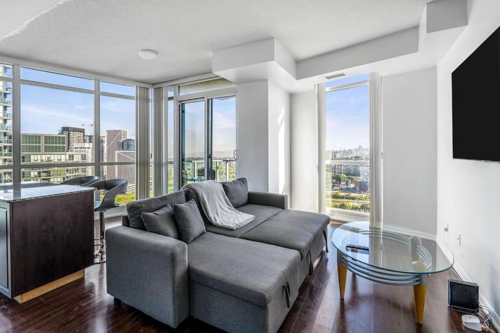 1bdrm Comfort Away From With Parking-downtown Apartment Toronto