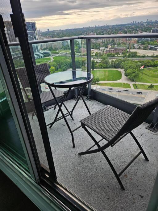 1bdrm Comfort Away From With Parking-downtown * Toronto