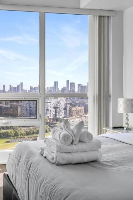 Apartment 1bdrm Comfort Away From With Parking-downtown *