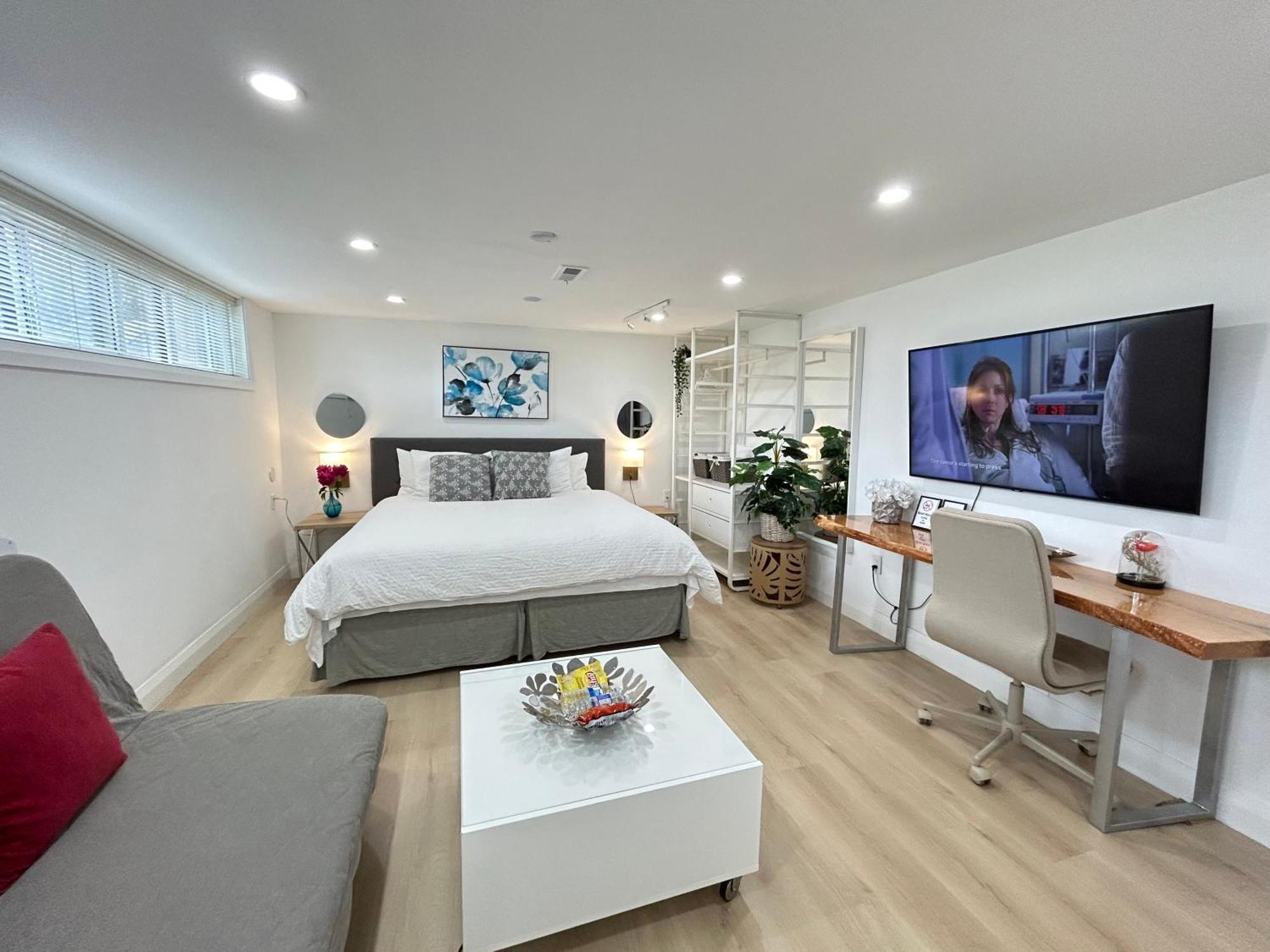 Modern Lux Rooms - Kingbed - Near Sheppard W Station *