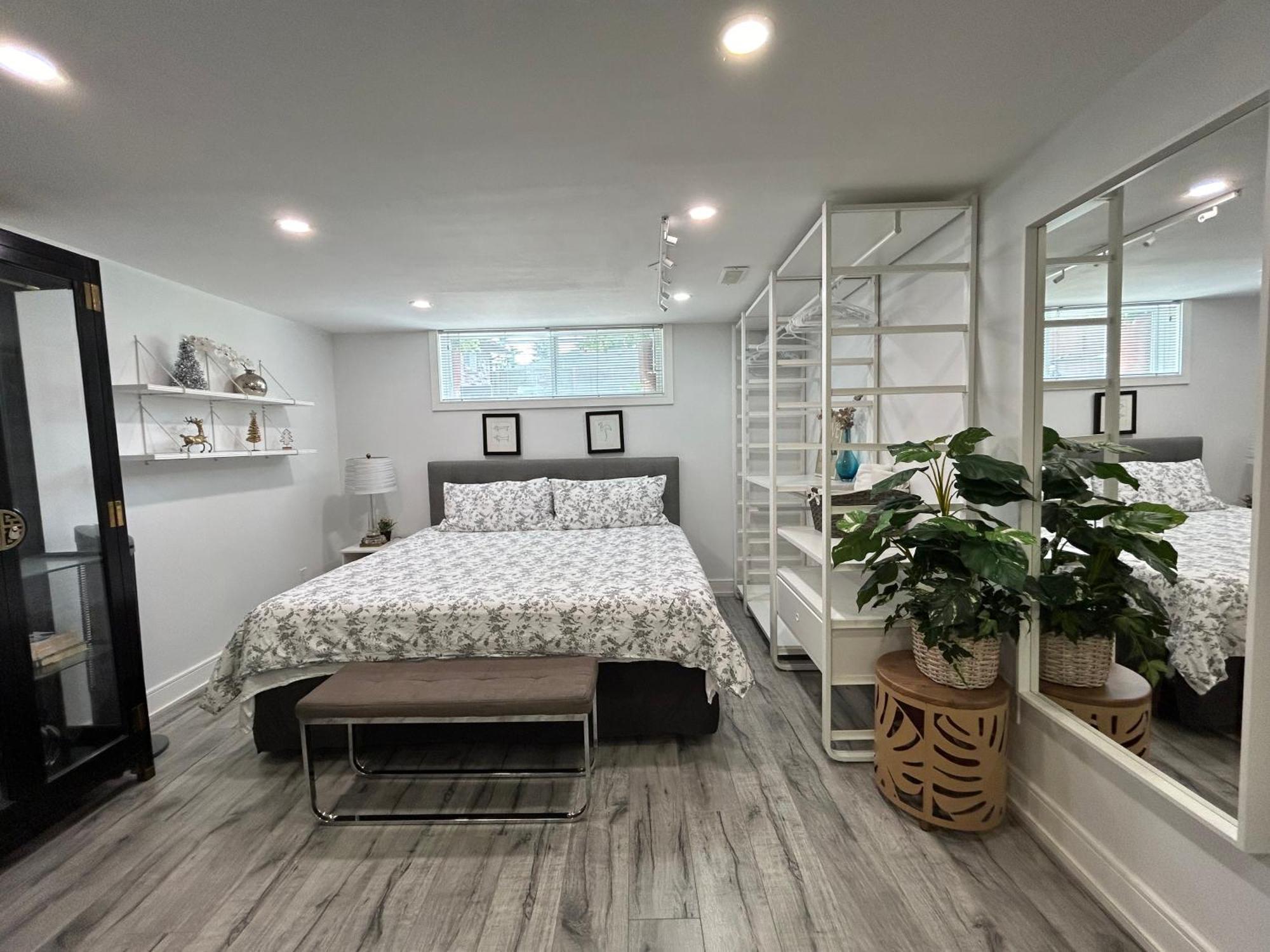 Modern Lux Rooms - Kingbed - Near Sheppard W Station * Toronto
