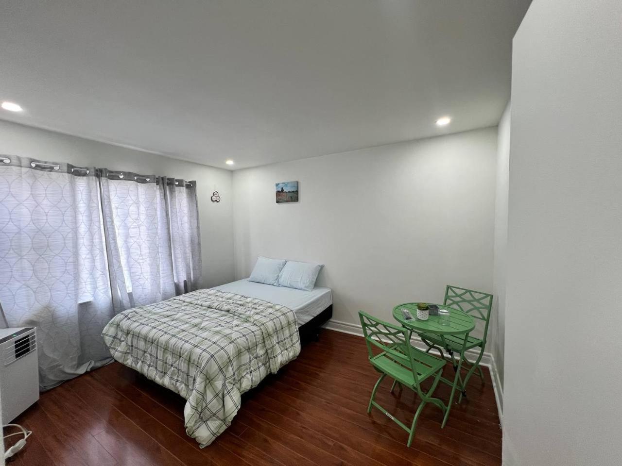 Homestay #1 Convvy-nient Residence! Toronto