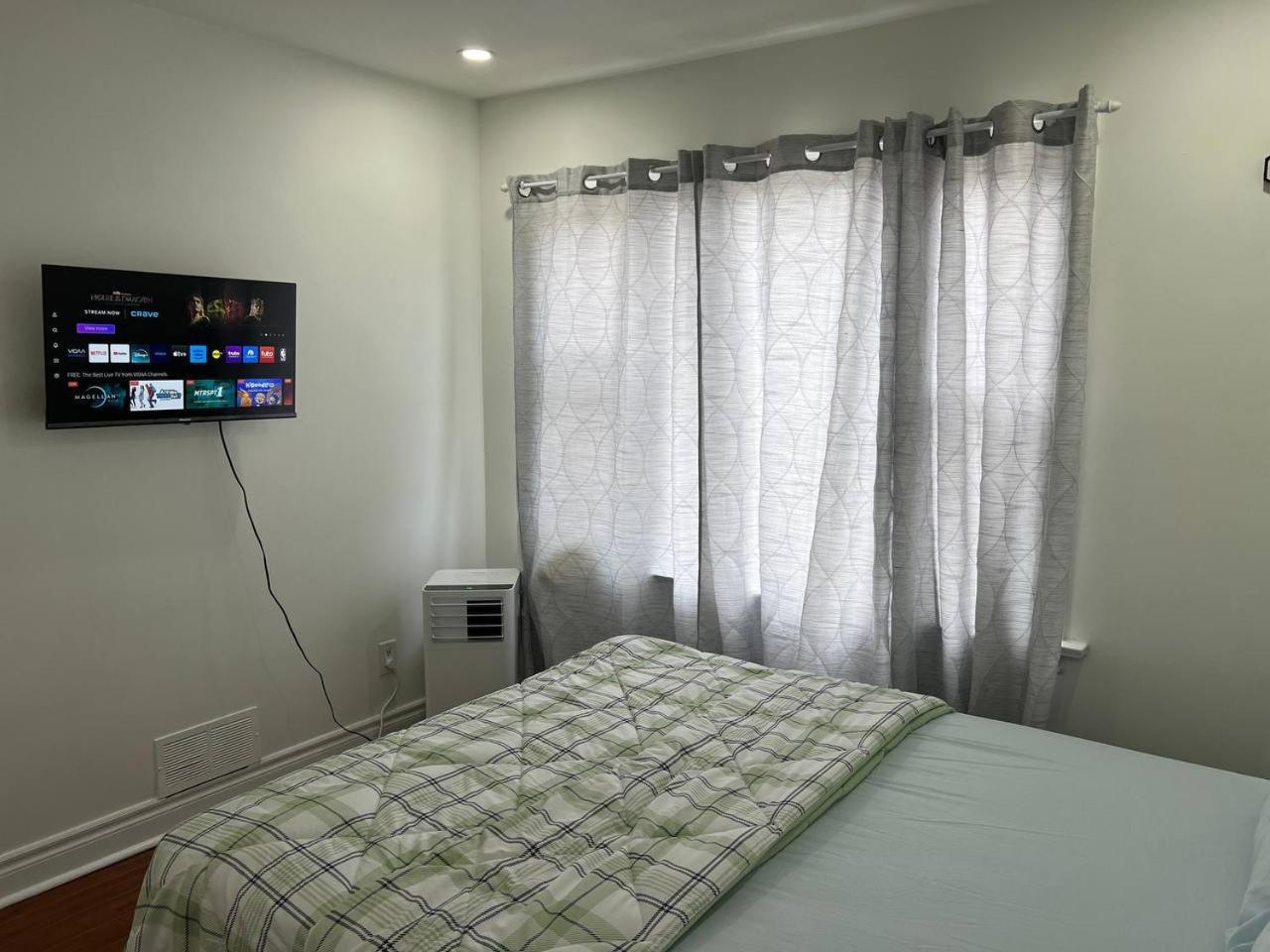 Homestay #1 Convvy-nient Residence! Toronto