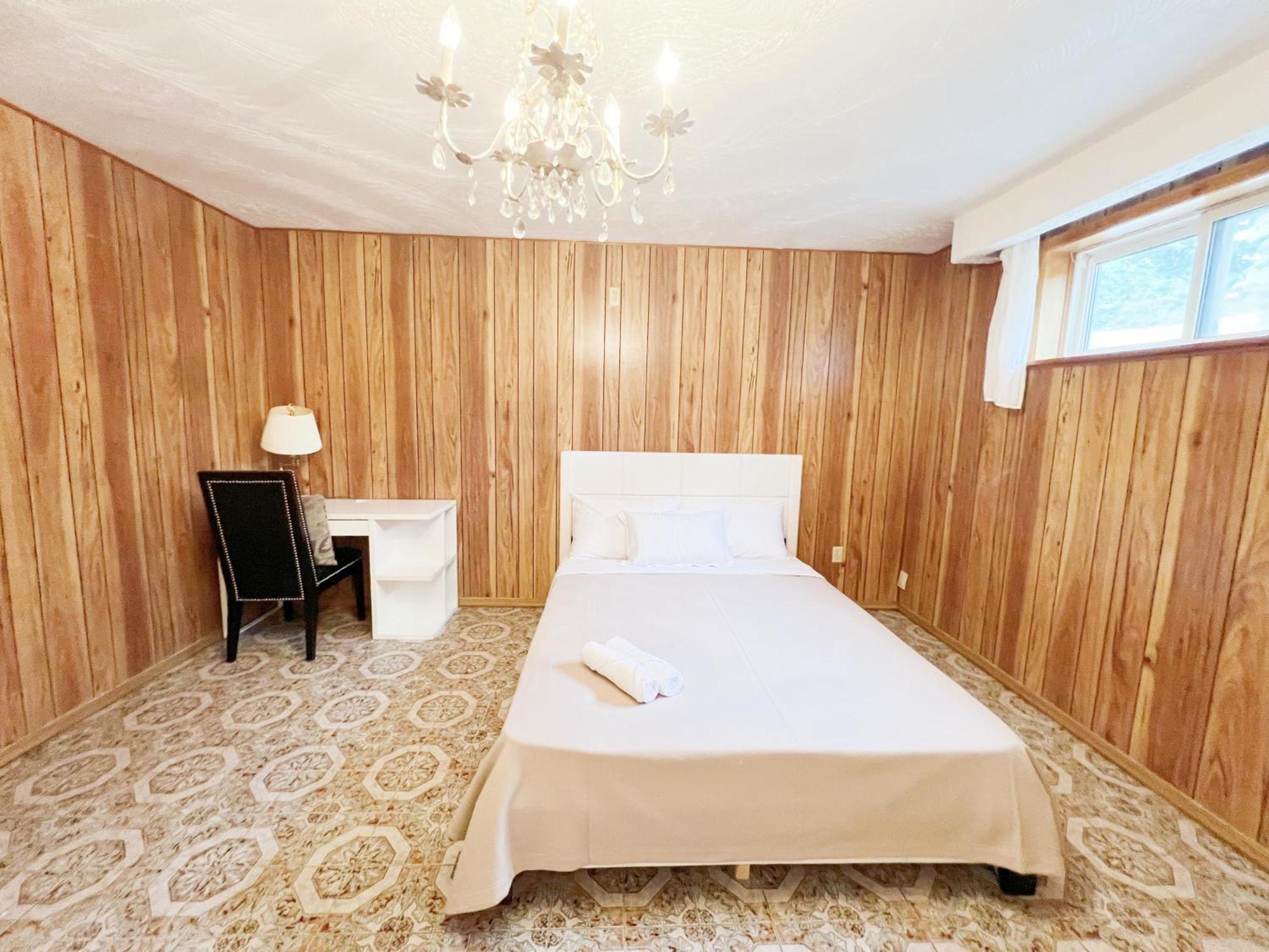 Homestay Vihome-34- Double Bed Near Finch And 404 Bsmt *