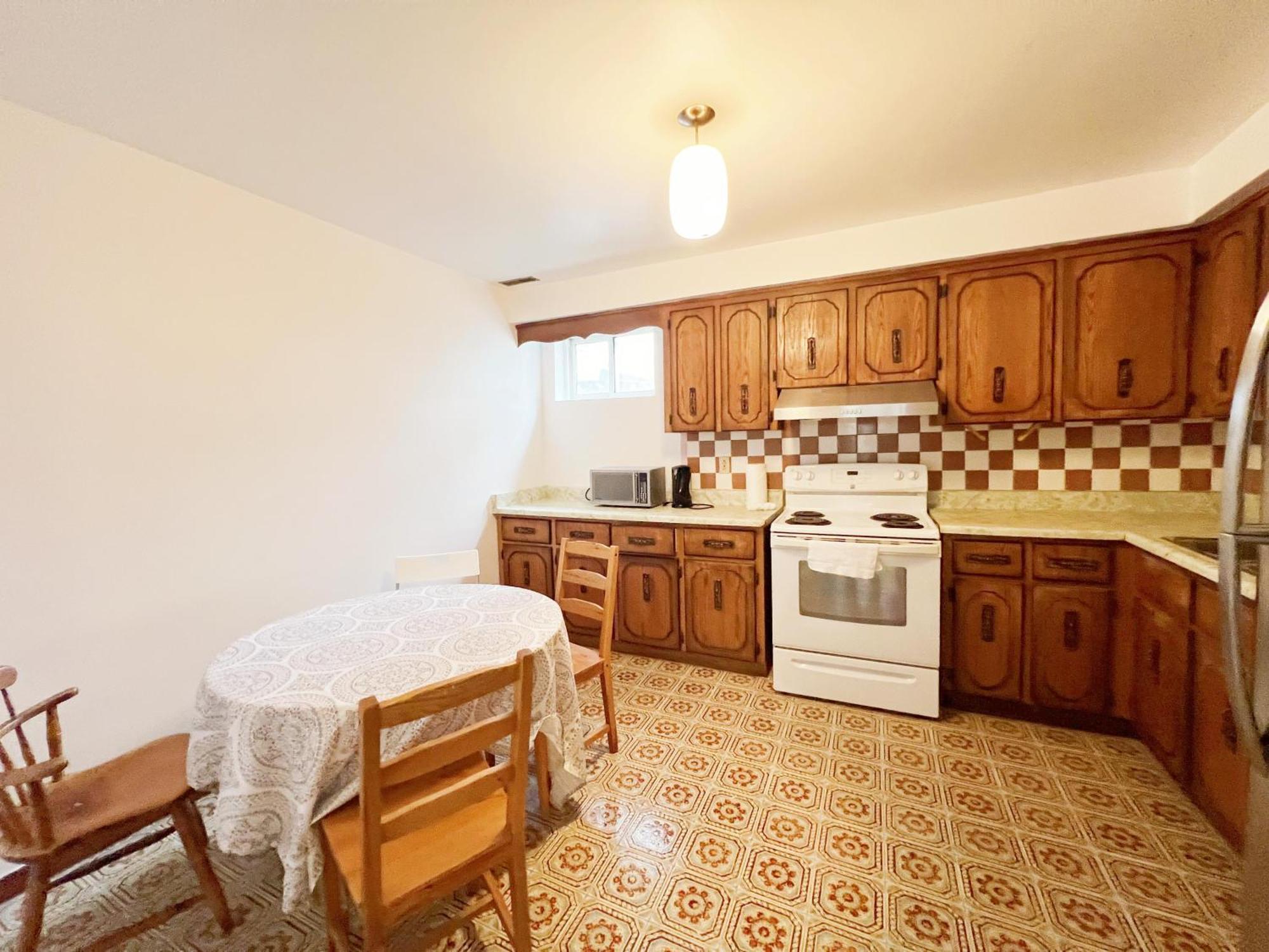 Homestay Vihome-34- Double Bed Near Finch And 404 Bsmt