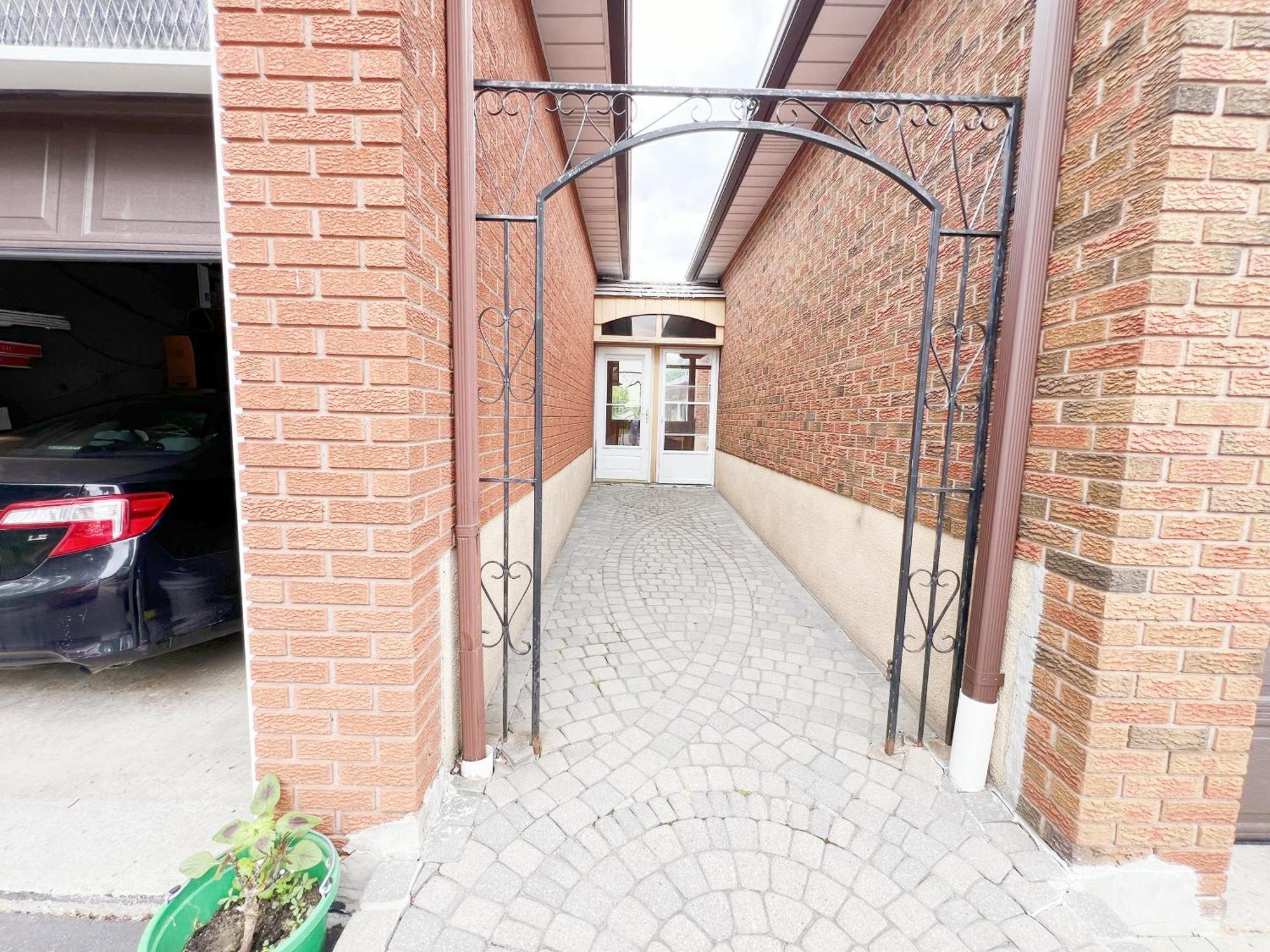 Vihome-34- Double Bed Near Finch And 404 Bsmt