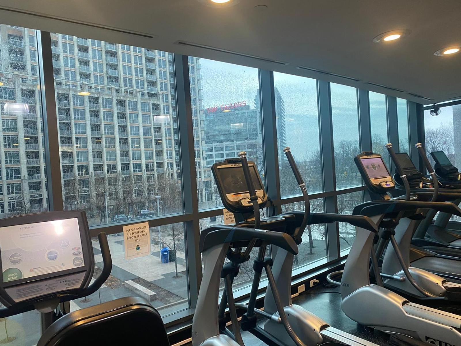 1bdrm Comfort Away From With Parking-downtown Apartment *