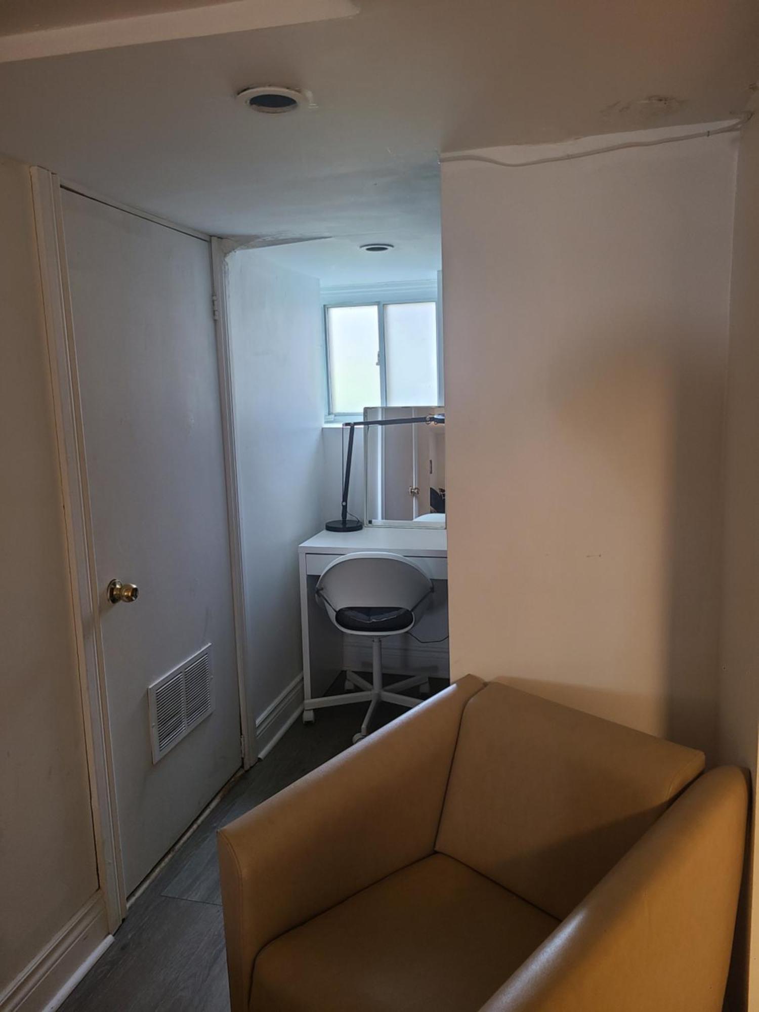 Netzero With Separate Ecoapt Bsmt Apartment *