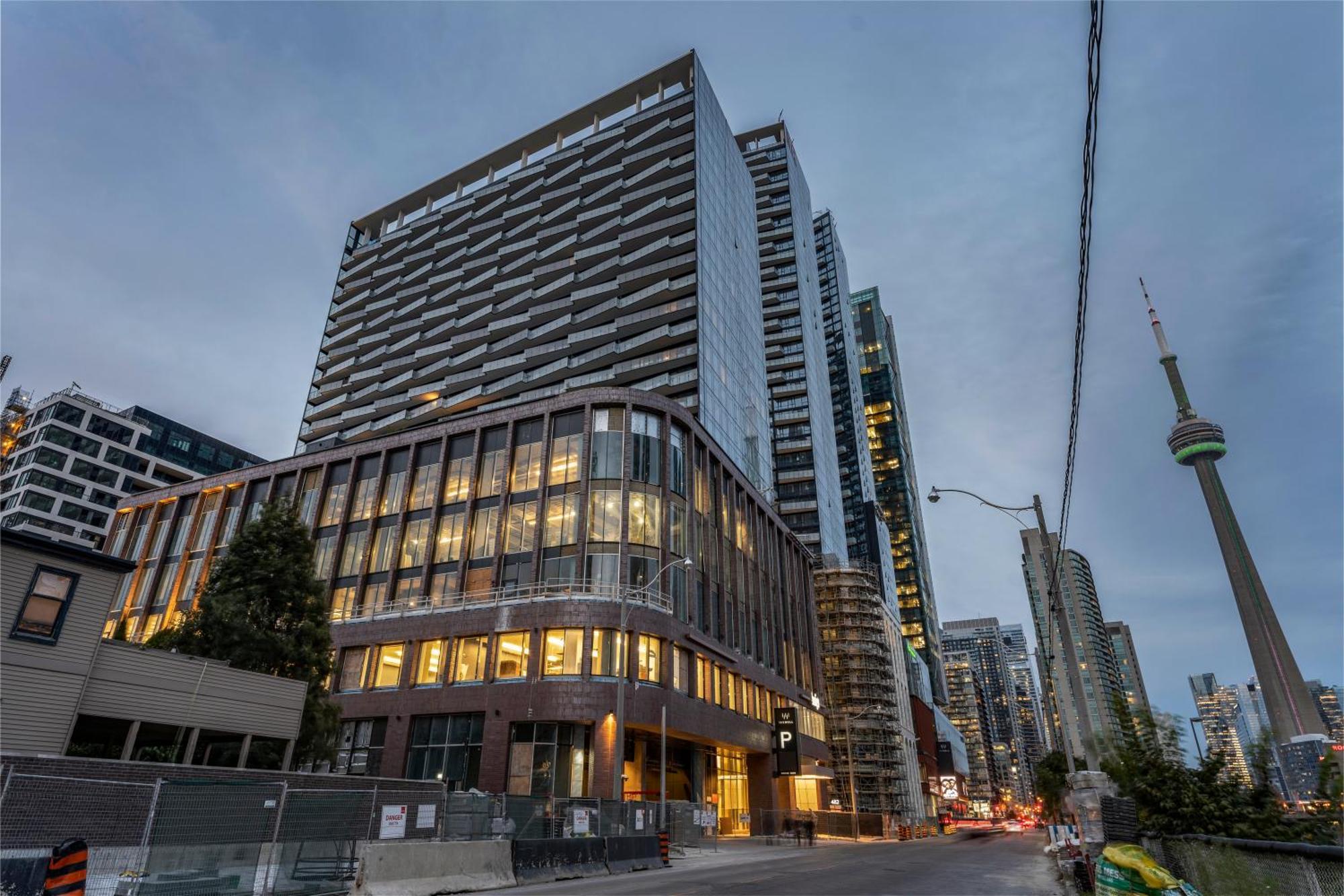 Designer 1 Bedroom On Front Street * Toronto