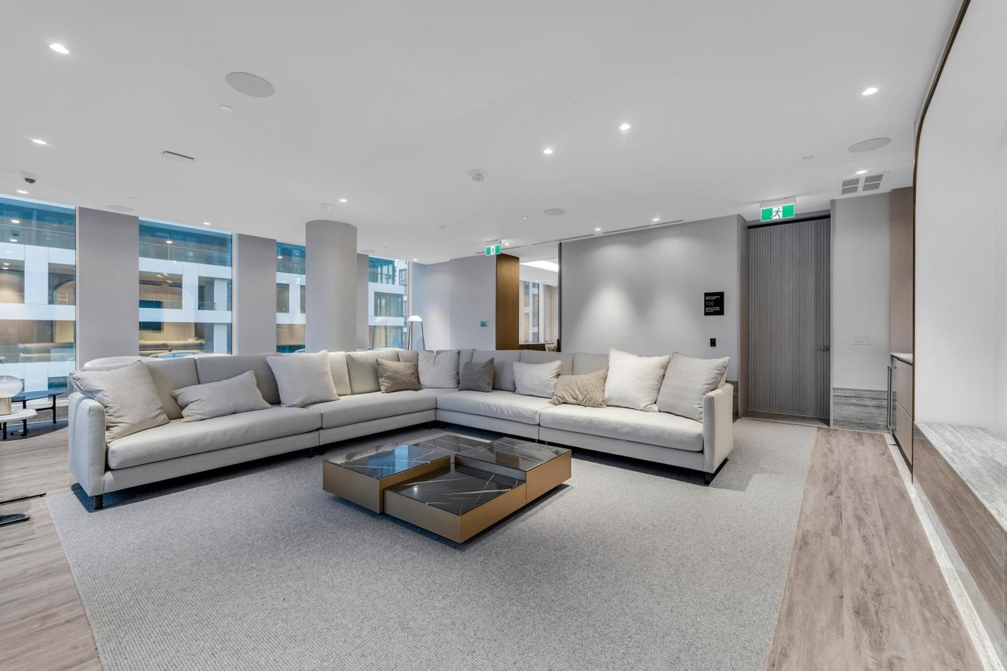 Designer 1 Bedroom On Front Street Apartment *