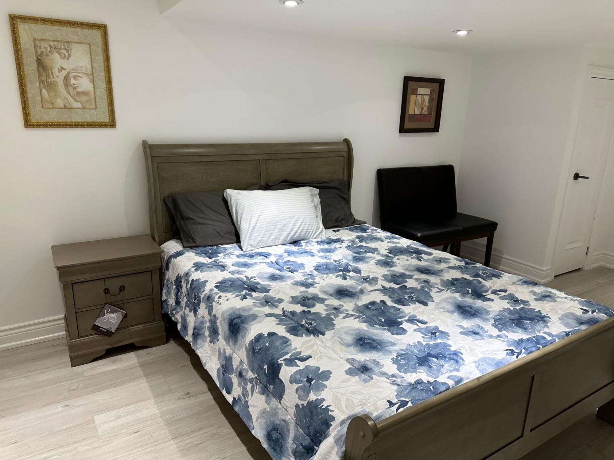 Double Bedroom On Up Or 3 Bedrooms In Basement Near Eglinton Subway Station * Toronto