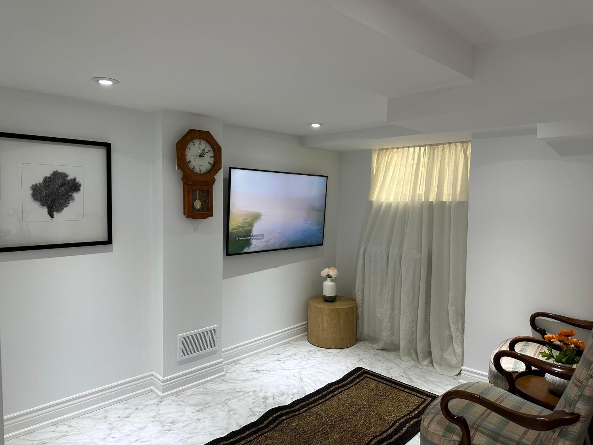 Double Bedroom On Up Or 3 Bedrooms In Basement Near Eglinton Subway Station Toronto