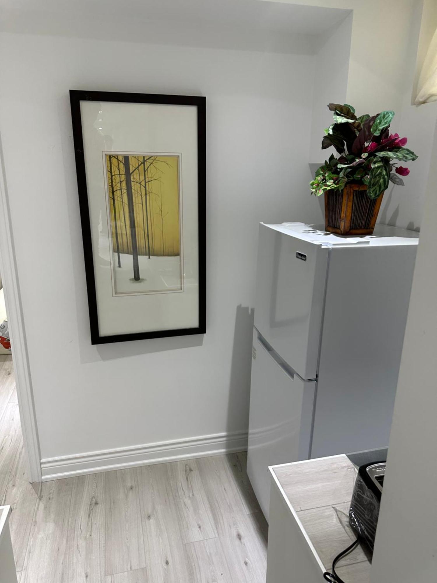 Double Bedroom On Up Or 3 Bedrooms In Basement Near Eglinton Subway Station Toronto