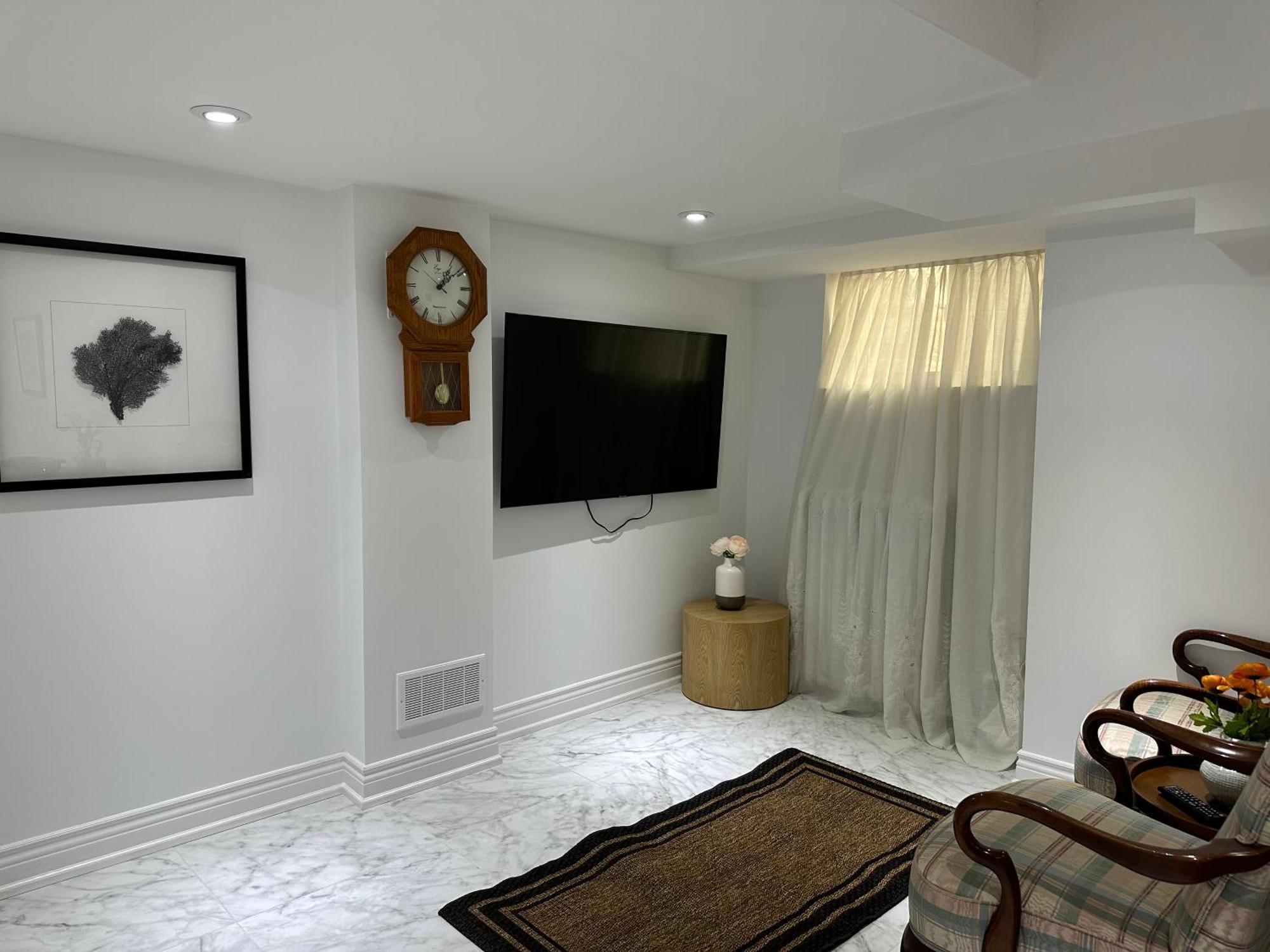 Double Bedroom On Up Or 3 Bedrooms In Basement Near Eglinton Subway Station * Toronto