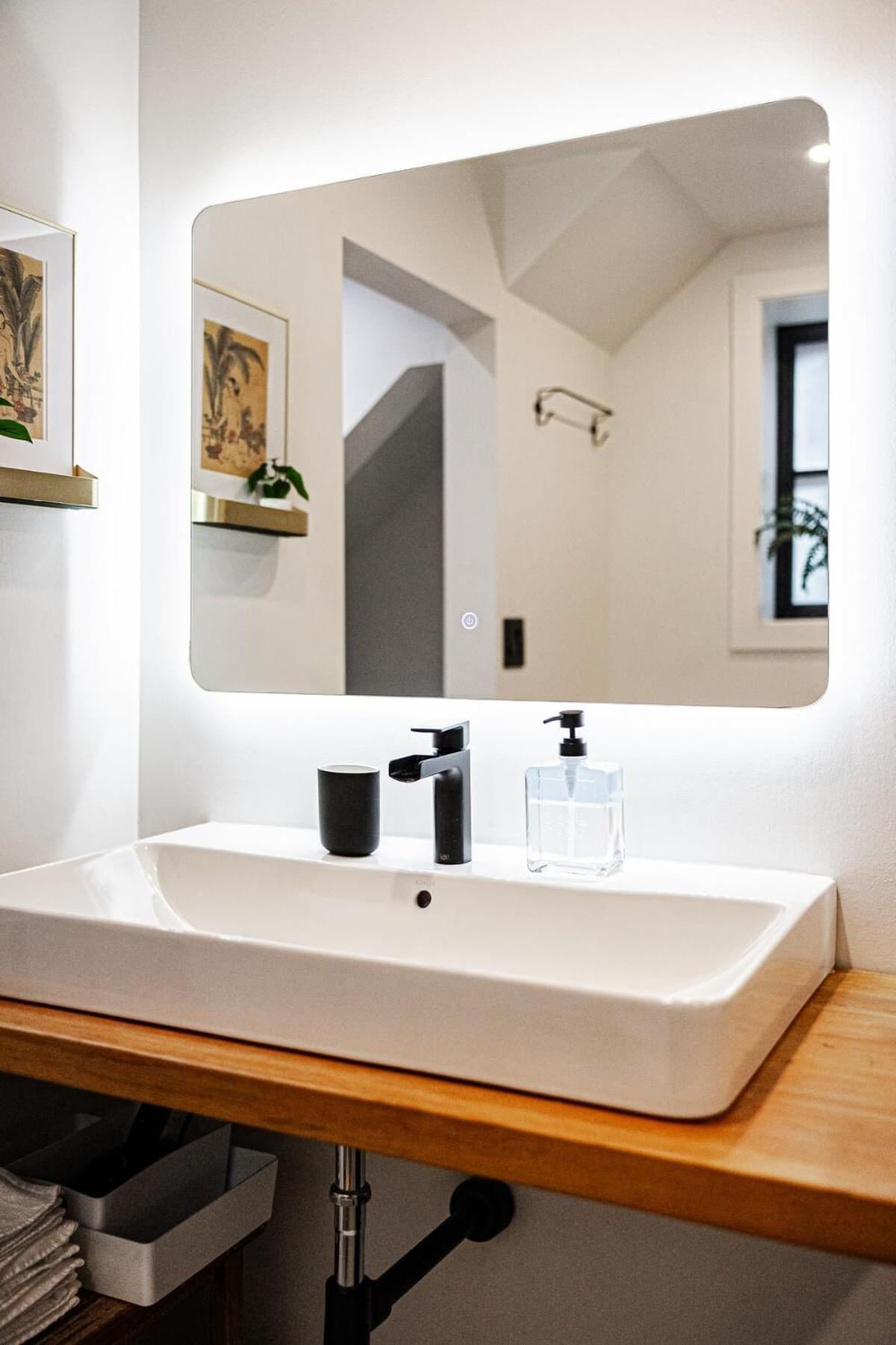 Downtown Relaxing Retreat *
